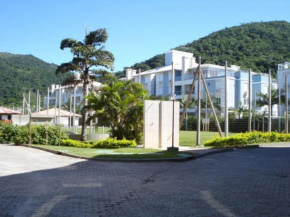 Condomínio Villa Giardino em frente ao mar, rodeado pela natureza